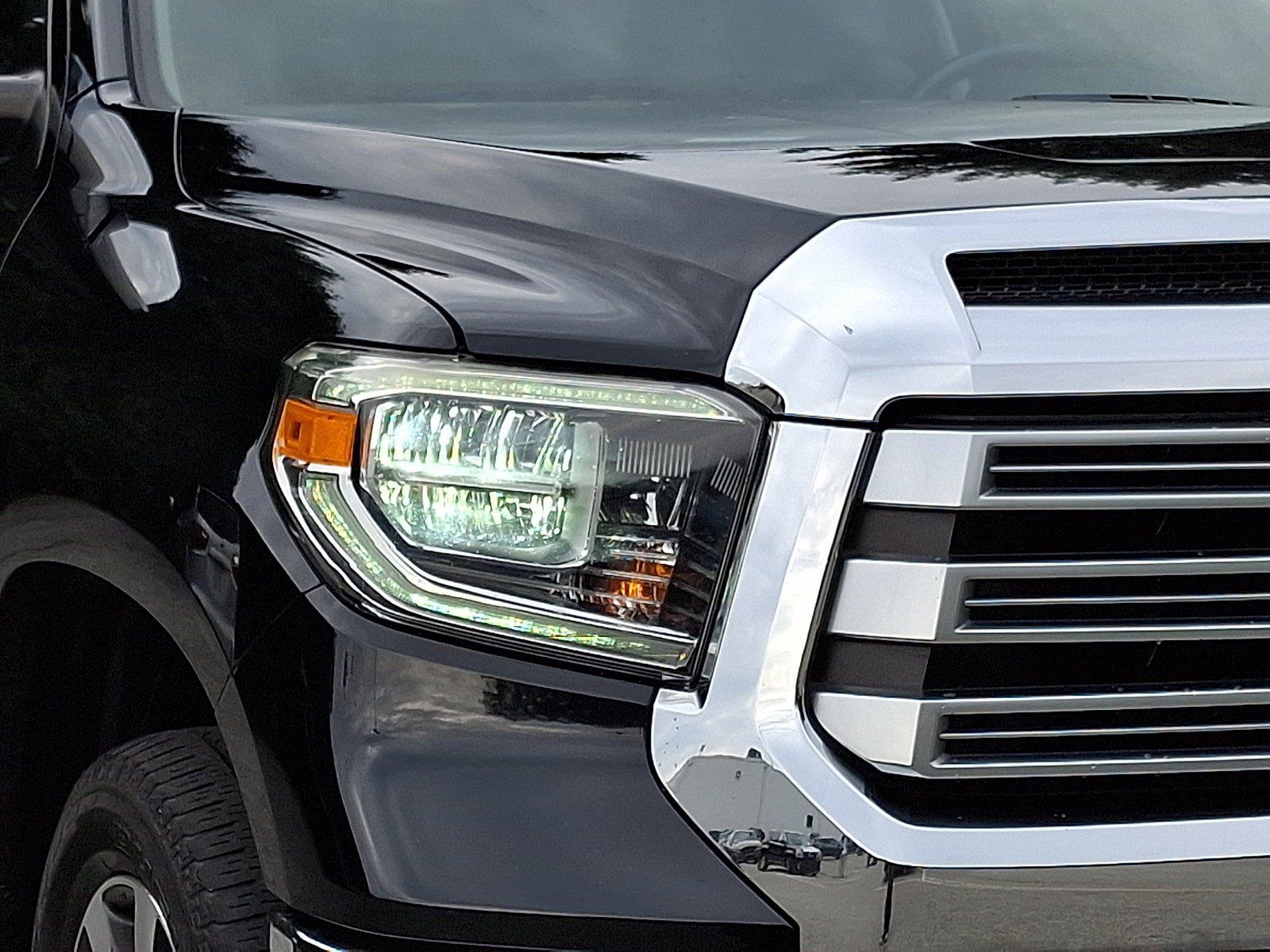 Used 2019 Toyota Tundra Limited w/ Limited Premium Package AWD/4WD image 9
