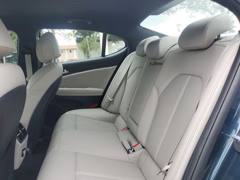 Used 2023 Genesis G70 2.0T image 16