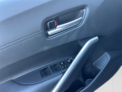 Used 2024 Toyota Corolla Cross XLE w/ Convenience Package image 11