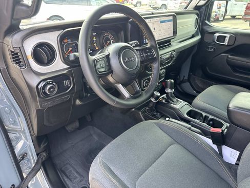Used 2024 Jeep Wrangler Unlimited Sport AWD/4WD image 17