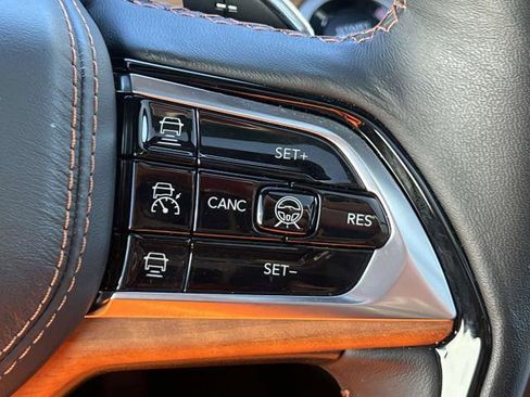 Used 2022 Jeep Grand Cherokee Summit AWD/4WD image 23