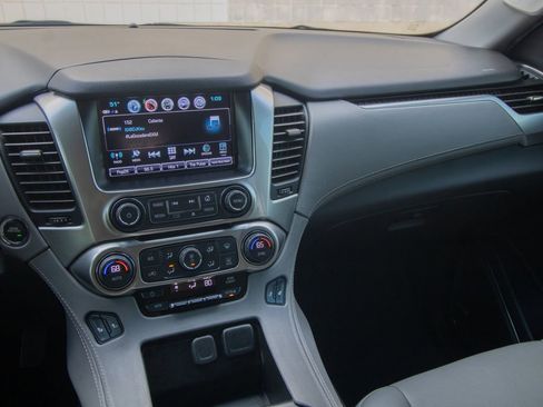 Used 2017 Chevrolet Suburban LT image 29