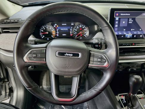 Used 2022 Jeep Compass Latitude AWD/4WD image 11