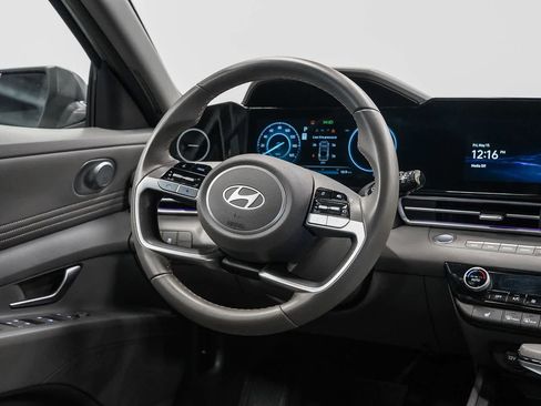 Used 2025 Hyundai Elantra SEL FWD image 15