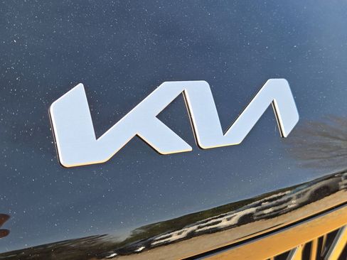 New 2026 Kia Carnival EX image 4