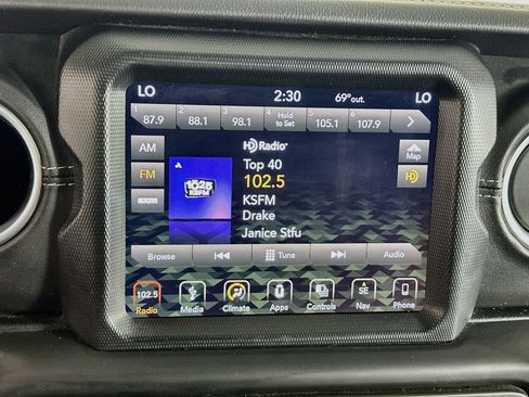 Used 2018 Jeep Wrangler Unlimited Sahara AWD/4WD image 19