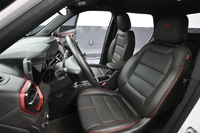 Used 2025 Chevrolet TrailBlazer RS w/ Convenience Package FWD image 18