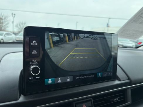 Certified 2025 Honda Pilot Touring image 18