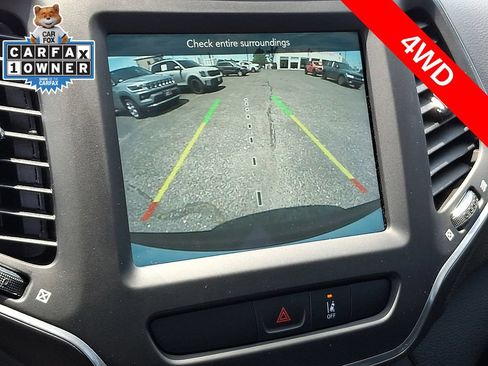 Used 2022 Jeep Cherokee Latitude w/ Sun & Sound Group AWD/4WD image 18