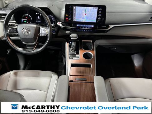 Used 2021 Toyota Sienna XLE w/ XLE Plus Package image 29