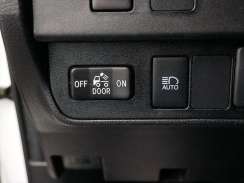 Certified 2023 Toyota Tacoma SR AWD/4WD image 28