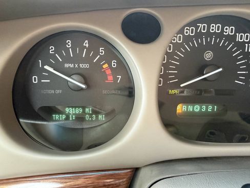 Used 2001 Buick Le Sabre Custom w/ Luxury Pkg FWD image 17