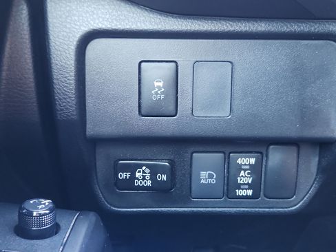 Used 2020 Toyota Tacoma TRD Off-Road image 29