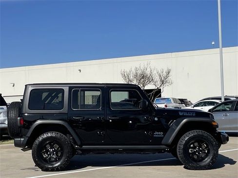 Used 2024 Jeep Wrangler Unlimited image 3