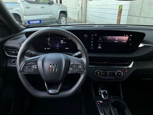 Used 2025 Buick Envista Preferred image 13