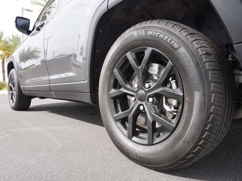 Used 2025 Jeep Grand Cherokee L Altitude RWD image 6