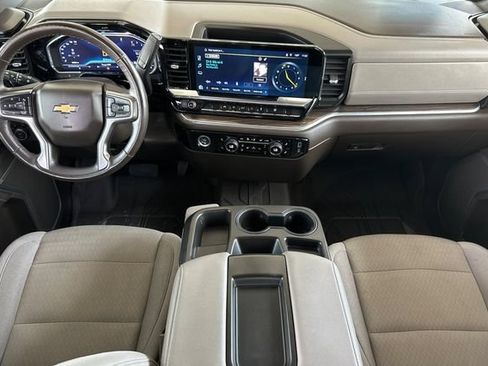 Used 2022 Chevrolet Silverado 1500 LT AWD/4WD image 4