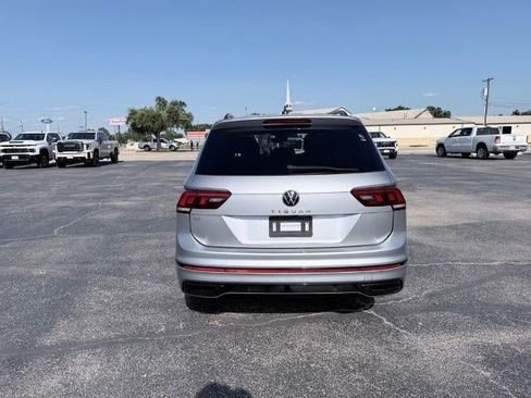 Used 2023 Volkswagen Tiguan SE R-Line FWD image 4