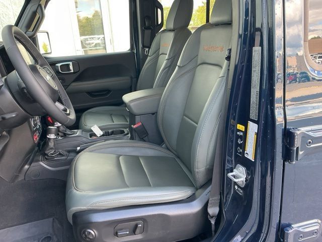 Used 2025 Jeep Gladiator Mojave AWD/4WD image 18