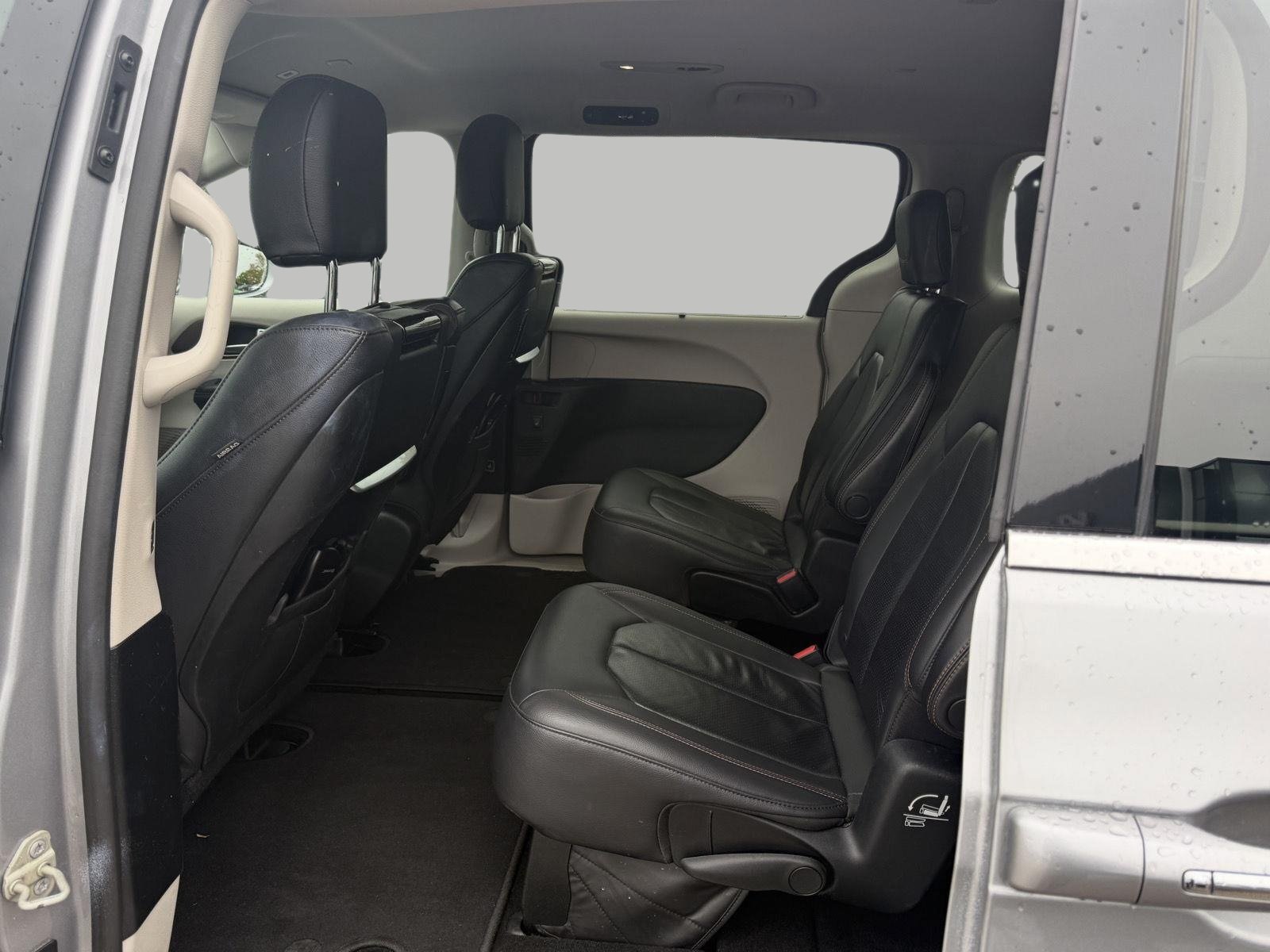 Used 2018 Chrysler Pacifica Touring-L Plus FWD image 24