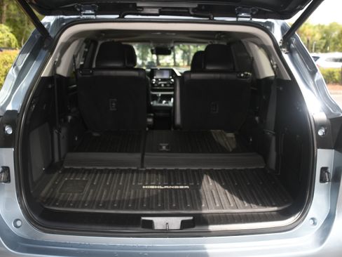 Certified 2021 Toyota Highlander Limited AWD/4WD image 19