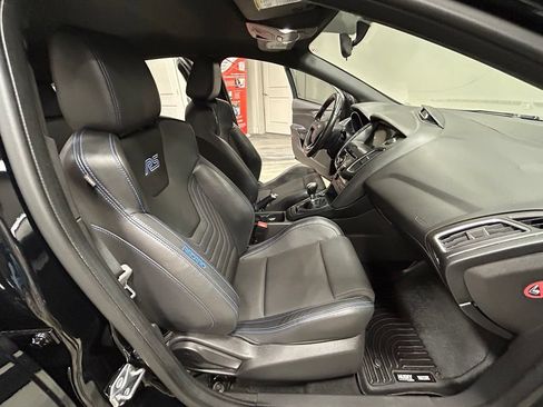 Used 2017 Ford Focus RS AWD/4WD image 37
