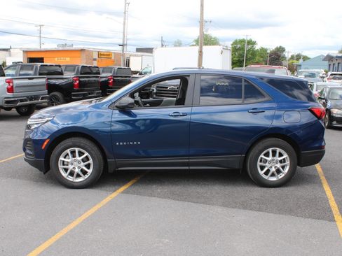 Used 2023 Chevrolet Equinox LS w/ LS Convenience Package AWD/4WD image 5