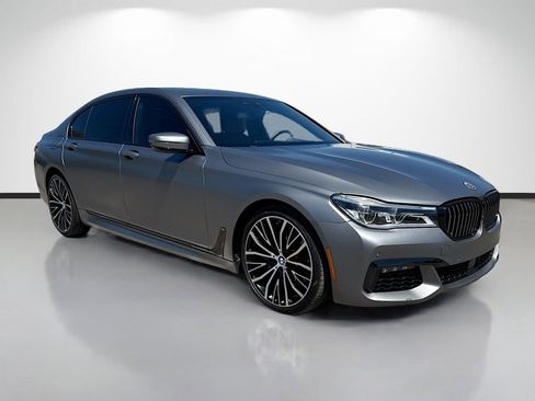 Used 2018 BMW 750i image 1