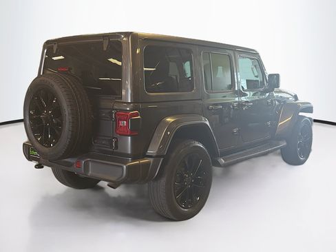 Used 2025 Jeep Wrangler Unlimited Sahara AWD/4WD image 9