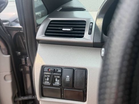 Used 2016 Honda Odyssey SE image 9