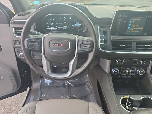 Used 2023 GMC Yukon SLT image 16