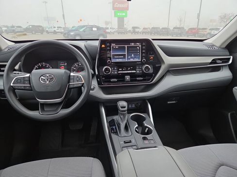 Used 2022 Toyota Highlander L image 14