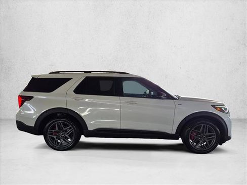 Used 2025 Ford Explorer ST-Line w/ Premium Package RWD image 4
