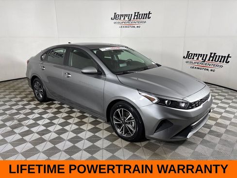 Used 2023 Kia Forte LXS FWD image 4