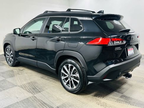 Certified 2023 Toyota Corolla Cross XLE image 4