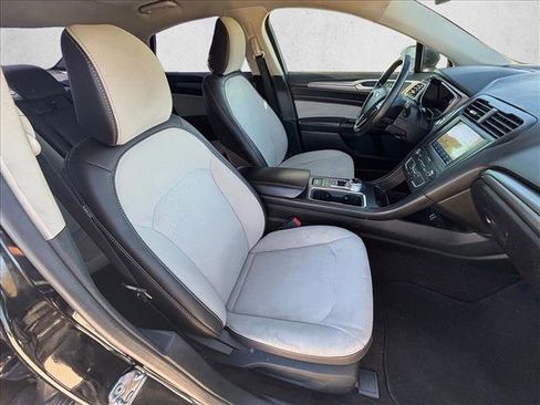 Used 2020 Ford Fusion SE w/ Equipment Group 151A image 22