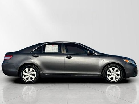 Used 2010 Toyota Camry LE image 7