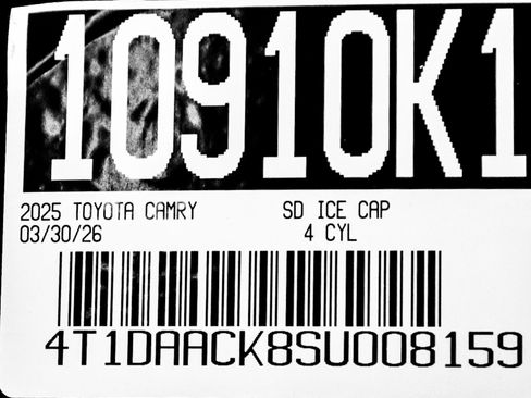 Used 2025 Toyota Camry SE image 30