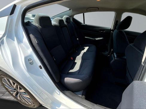 Used 2025 Nissan Altima 2.5 SV FWD image 26
