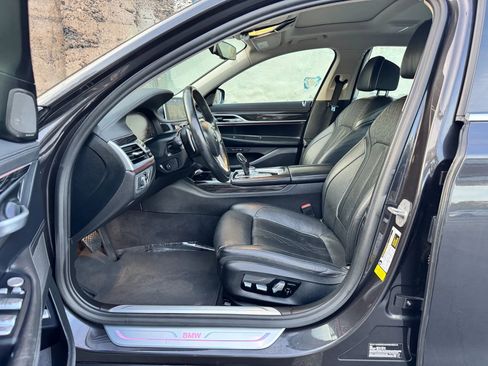 Used 2022 BMW 740i image 15