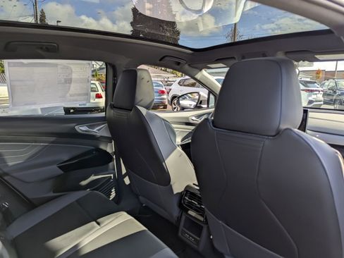 New 2025 Volkswagen ID.4 Pro S image 32