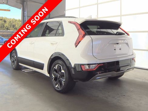 Used 2023 Kia Niro Wind w/ Wind Preserve Package FWD image 4