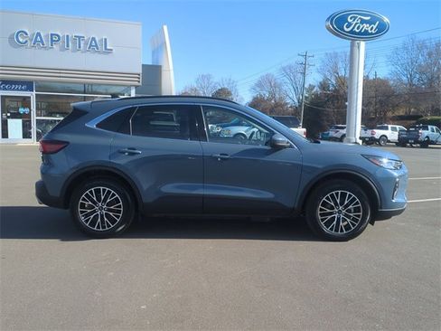 Used 2025 Ford Escape SE w/ Class II Trailer Tow Package image 14