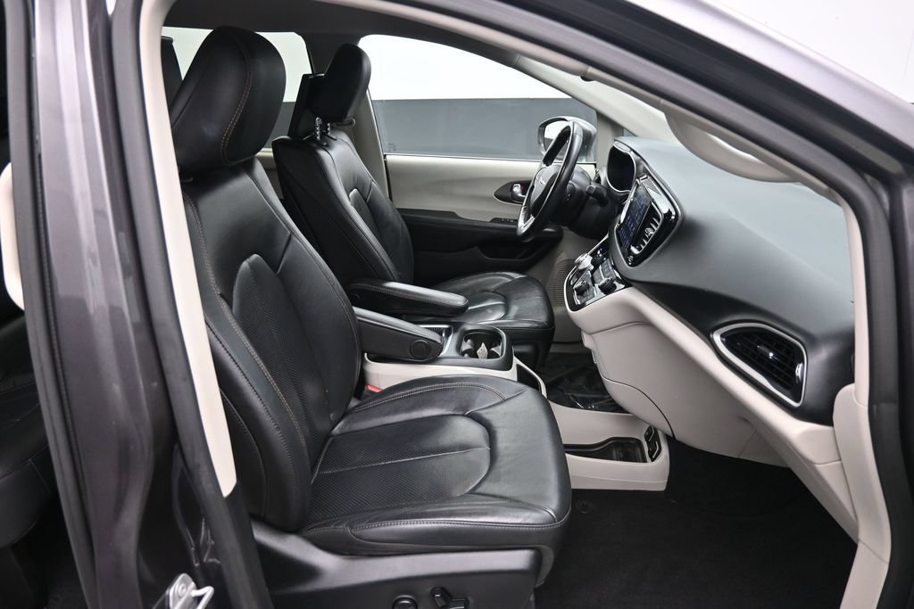 Used 2020 Chrysler Pacifica Touring-L Plus FWD image 28