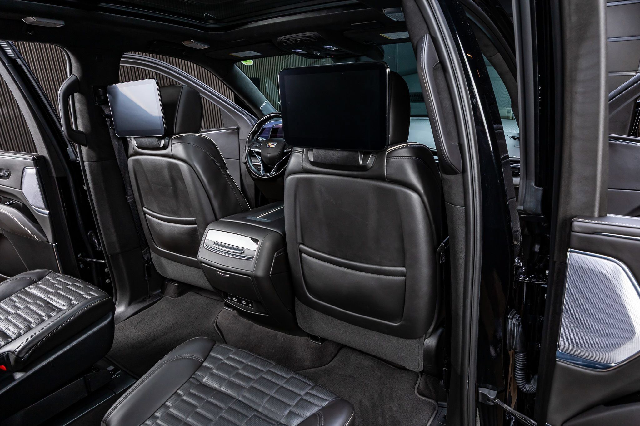 Used 2023 Cadillac Escalade ESV V AWD/4WD image 33