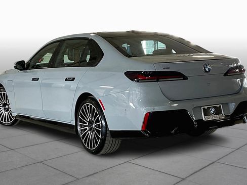 Used 2025 BMW 750e xDrive w/ Premium Package image 12