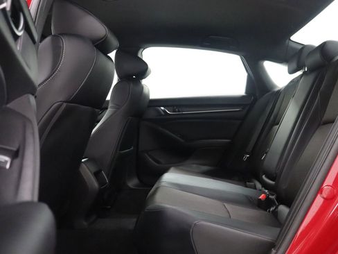 Used 2018 Honda Accord Sport image 23