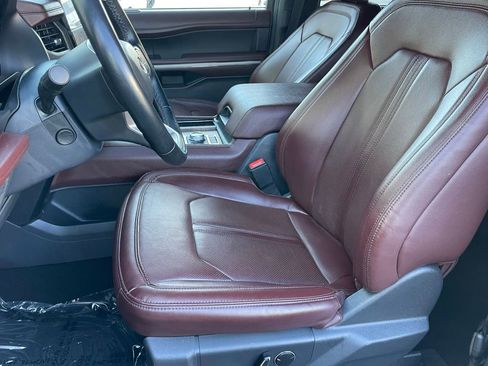 Used 2024 Ford Expedition Limited image 6