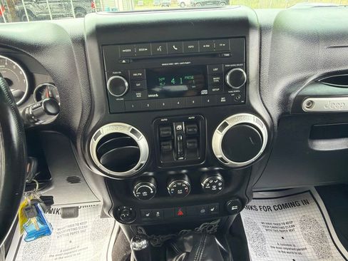 Used 2011 Jeep Wrangler Unlimited Rubicon w/ Dual Top Group AWD/4WD image 26