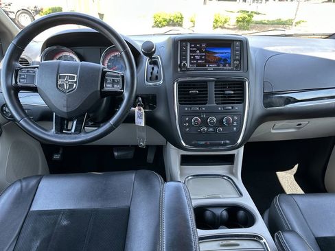 Used 2018 Dodge Grand Caravan SXT FWD image 10
